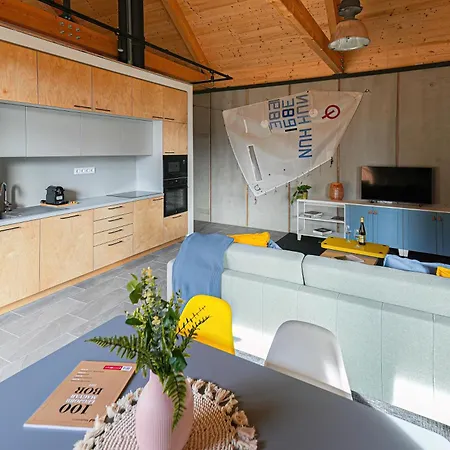 Kaloz Apartmanhaz Appartement Velence