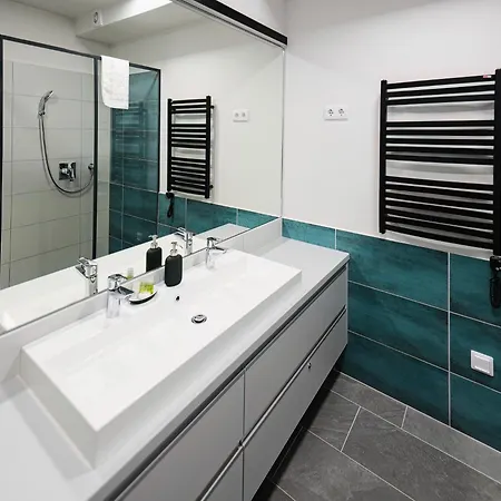 Kaloz Apartmanhaz *